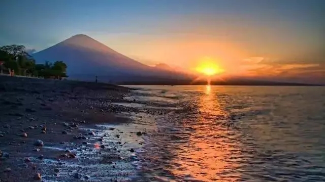 爱旅拍-巴厘岛蜜月|旅行|婚礼|婚拍|一站式服务|佩尼达岛,夕阳,瀑布,Amankila,巴厘岛,Alila Villas Soori别墅,La Plancha,乌鲁瓦图,情人崖,Ayana rock bar,武吉半岛 ,白色的沙滩,火山