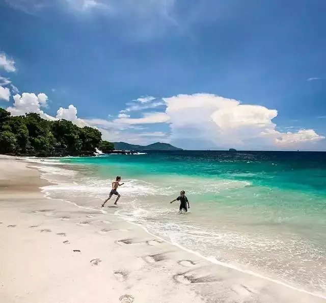 10.webp.jpg 爱旅拍-巴厘岛蜜月|旅行|婚礼|婚拍|一站式服务|佩尼达岛,夕阳,瀑布,Amankila,巴厘岛,Alila Villas Soori别墅,La Plancha,乌鲁瓦图,情人崖,Ayana rock bar,武吉半岛 ,白色的沙滩,火山