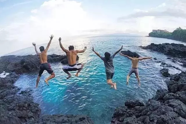 11.webp.jpg 爱旅拍-巴厘岛蜜月|旅行|婚礼|婚拍|一站式服务|佩尼达岛,夕阳,瀑布,Amankila,巴厘岛,Alila Villas Soori别墅,La Plancha,乌鲁瓦图,情人崖,Ayana rock bar,武吉半岛 ,白色的沙滩,火山
