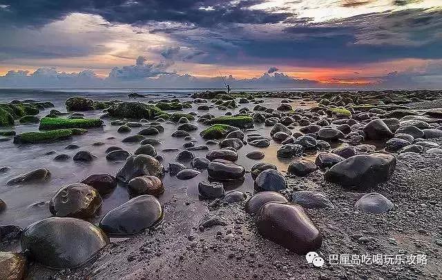 26.jpg 爱旅拍-巴厘岛蜜月|旅行|婚礼|婚拍|一站式服务|海神庙,乌鲁瓦图断崖,水明漾海滩,Amankila Bali的游泳池,库塔海滩,Melasti Beach,Nusa Penida Temple,Kelan Beach