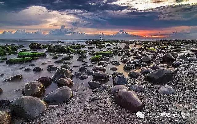 爱旅拍-巴厘岛蜜月|旅行|婚礼|婚拍|一站式服务|海神庙,乌鲁瓦图断崖,水明漾海滩,Amankila Bali的游泳池,库塔海滩,Melasti Beach,Nusa Penida Temple,Kelan Beach