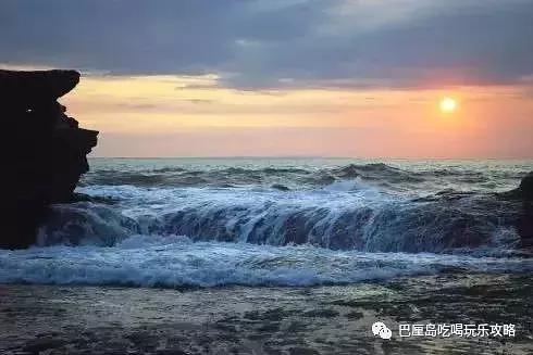 4.jpg 爱旅拍-巴厘岛蜜月|旅行|婚礼|婚拍|一站式服务|海神庙,乌鲁瓦图断崖,水明漾海滩,Amankila Bali的游泳池,库塔海滩,Melasti Beach,Nusa Penida Temple,Kelan Beach