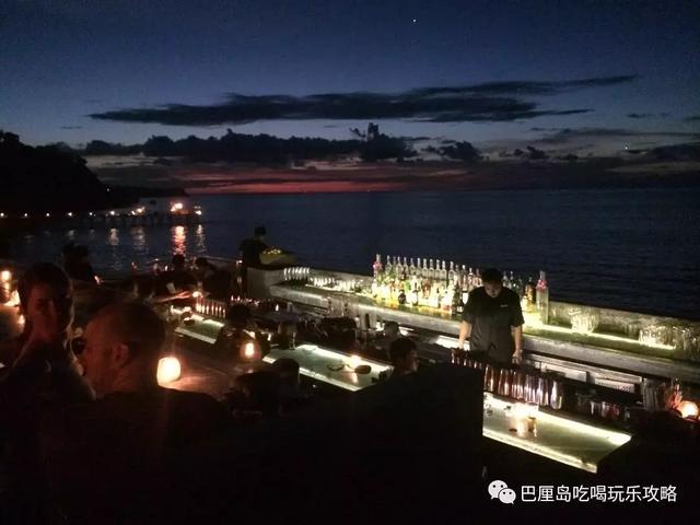 10.jpg 爱旅拍-巴厘岛蜜月|旅行|婚礼|婚拍|一站式服务|海神庙,乌鲁瓦图断崖,水明漾海滩,Amankila Bali的游泳池,库塔海滩,Melasti Beach,Nusa Penida Temple,Kelan Beach