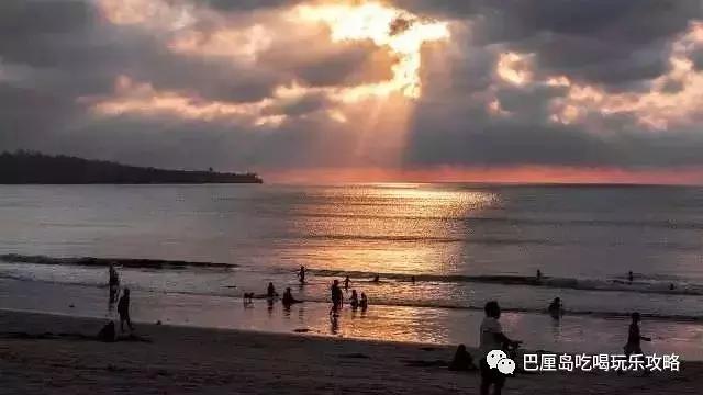 爱旅拍-巴厘岛蜜月|旅行|婚礼|婚拍|一站式服务|海神庙,乌鲁瓦图断崖,水明漾海滩,Amankila Bali的游泳池,库塔海滩,Melasti Beach,Nusa Penida Temple,Kelan Beach